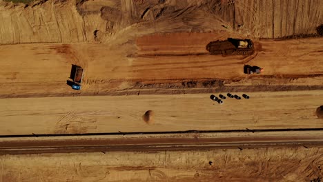 vista de arriba hacia abajo de drones del sitio de reconstrucción de carreteras-1