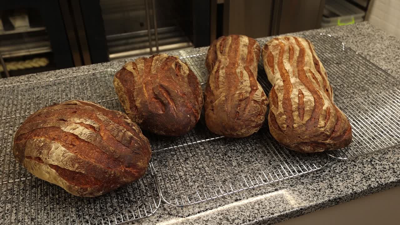 свежевыпеченный хлеб