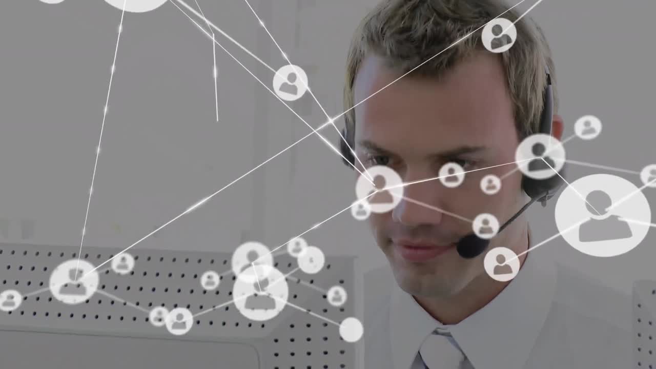 animación de la red de conexiones e iconos sobre un hombre de negocios con auriculares