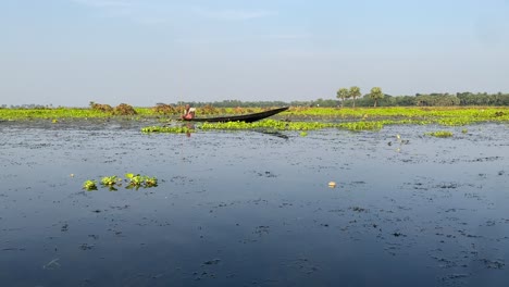 Aerial-view-of-boatmen-sitting-in-the-boat-and-preparing-for-sailing-the-boat-at-bortirbil,west-Bengal