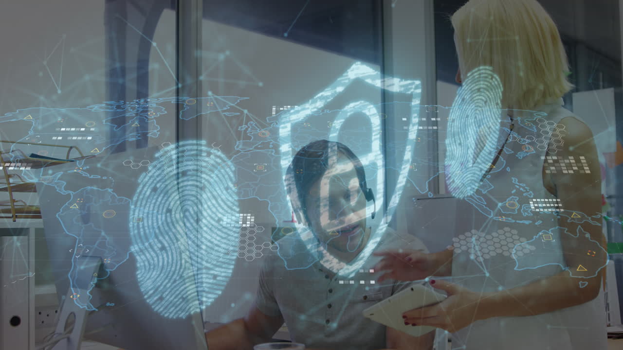 la animación del procesamiento de datos y el candado sobre los empresarios caucásicos en la oficina