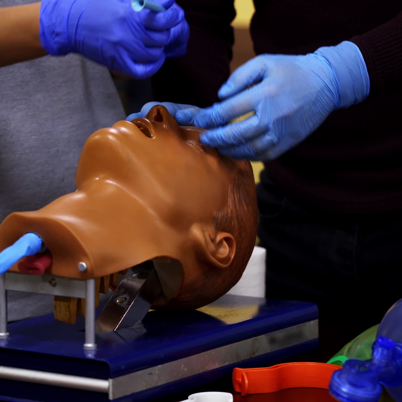 Dummy head and intubation set for advance cardiac life support training. Detailed training medical equipment. Two medics on first aid training