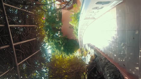 caminando en el templo