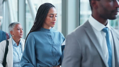 tiempo, retraso y un negocio mujer negra