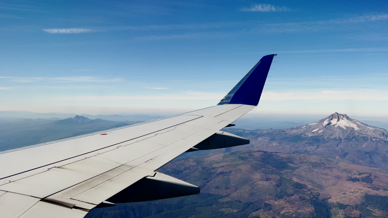 volando más allá del monte hood en oregon