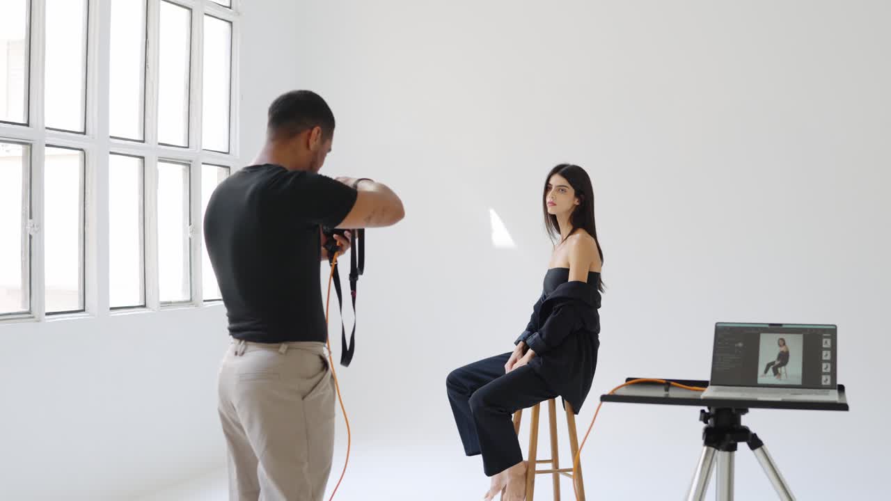 sesión de fotos de moda en el estudio