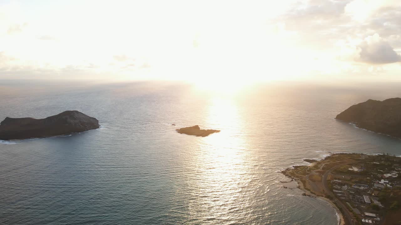 하와이 쿨라우 산맥에서 일출을 감상하다