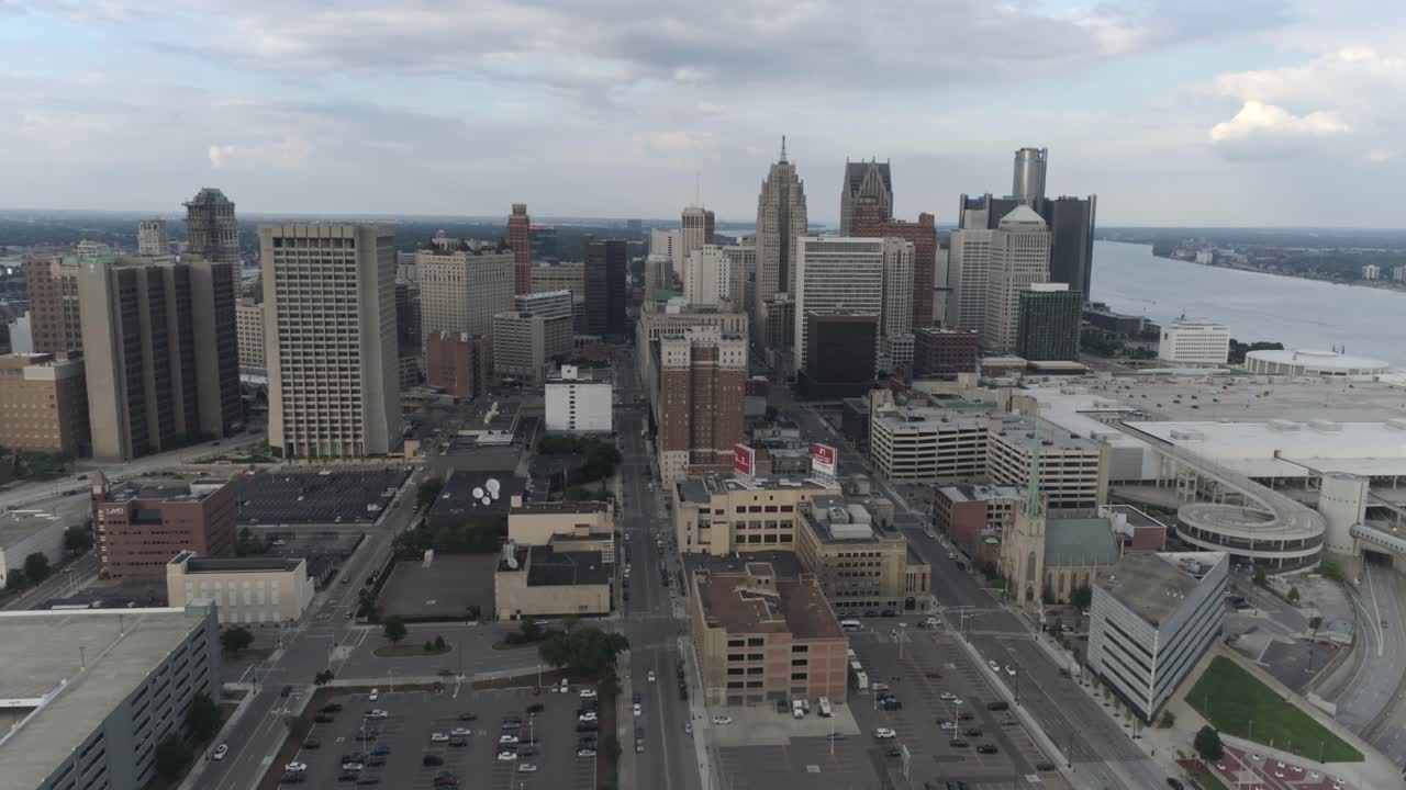 이 비디오는 디트로이트 시내와 디트로이트 도시 풍경의 항공입니다.