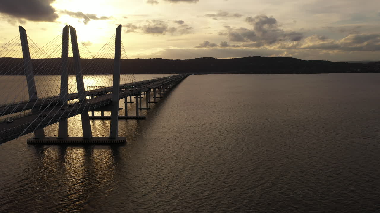 un dron aéreo disparó a lo largo del mario m