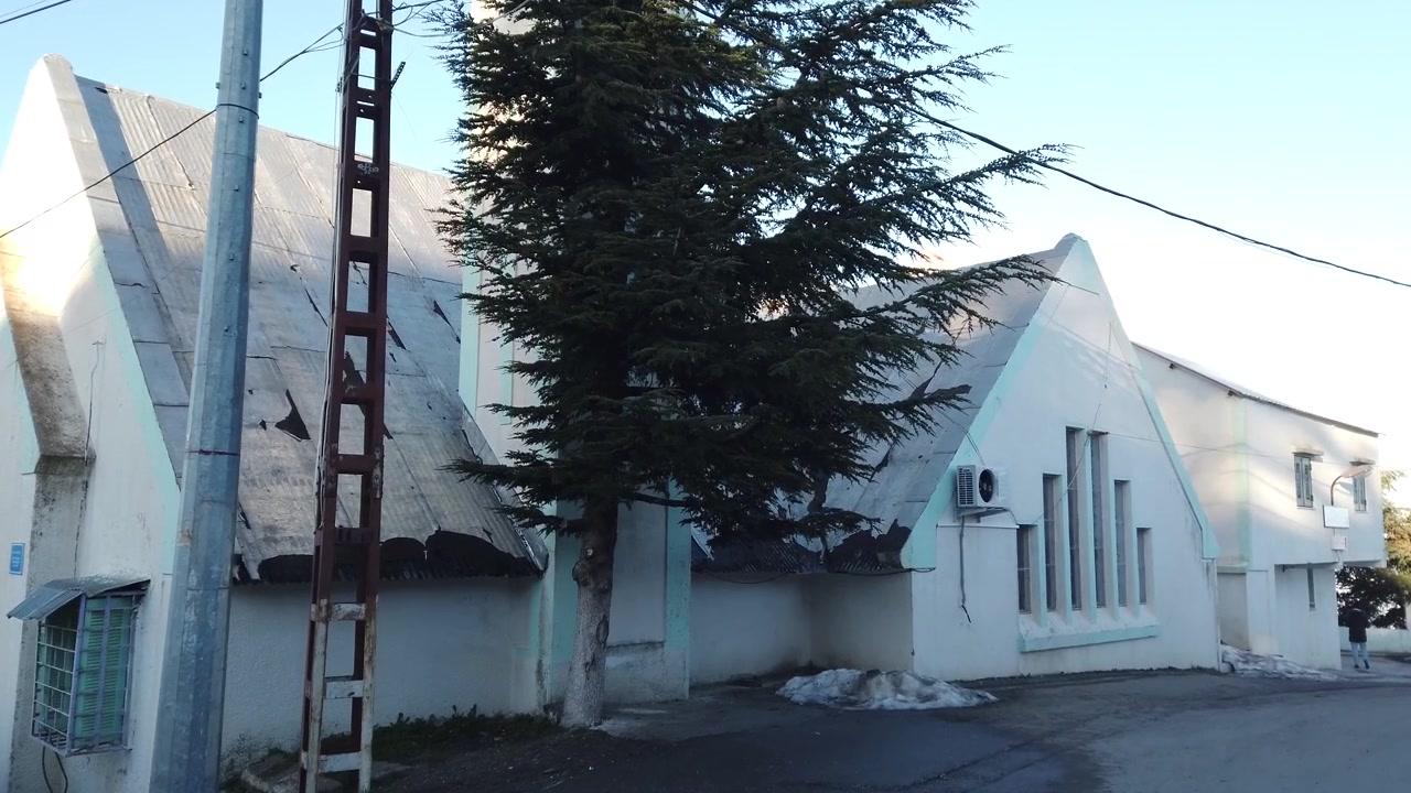 Vista exterior da antiga mesquita Masjid Al-Noor em Chrea, província de Blida, Argélia (igreja convertida em mesquita)
