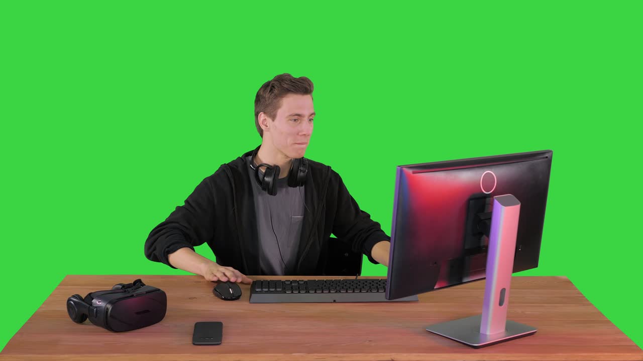 녹색 화면에서 증기를 보는 게이머의 행복한 감정, 크로마 키