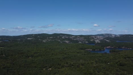 Luftpanorama:-Killarney-Provincial-Park-Mit-Riesigen-Wäldern-Und-Seen