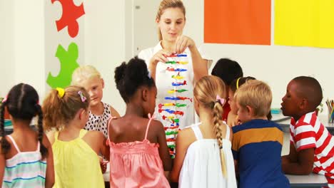 teacher teaching school kids in laboratory