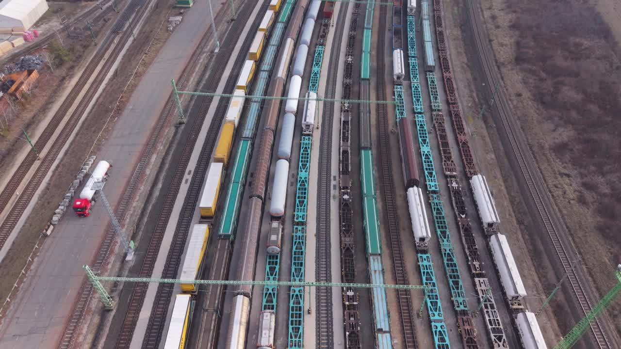 Luftaufnahme Güterzug Schiene Logistik Transport