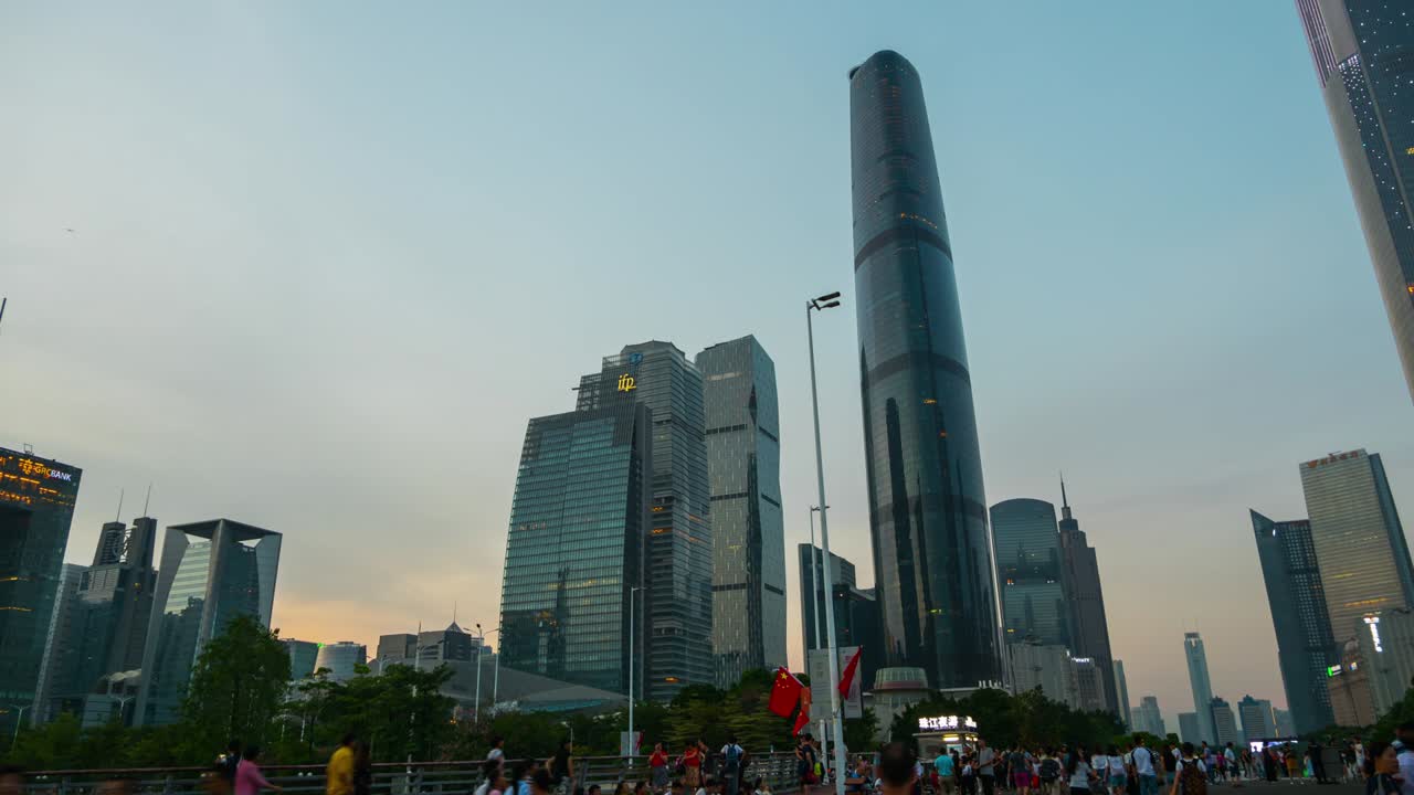 sonnenuntergang himmel guangzhou stadt innenstadt berühmte gebäude spaziergang panorama 4k zeitverlauf china