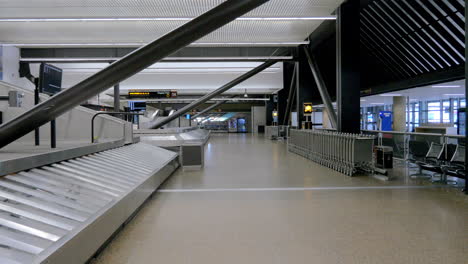 baggage carousel of the seatac airport empty.