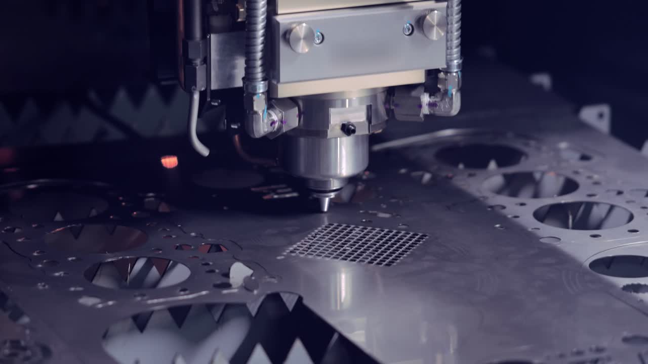 금속의 cnc 레이저 절단, 현대 산업 기술.