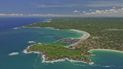 Vuelo-Cinematográfico-Aéreo-V6-De-Kudawella-Sri-Lanka-Que-Captura-El-Paisaje-Costero-Del-Agujero-De-Humo-De-Hummanaya,-El-Puerto-Pesquero,-La-Playa-De-Arena,-La-Laguna-De-Mawalla-Y-Pahajjawa---Filmado-Con-Cine-Mavic-3---Abril-De-2023