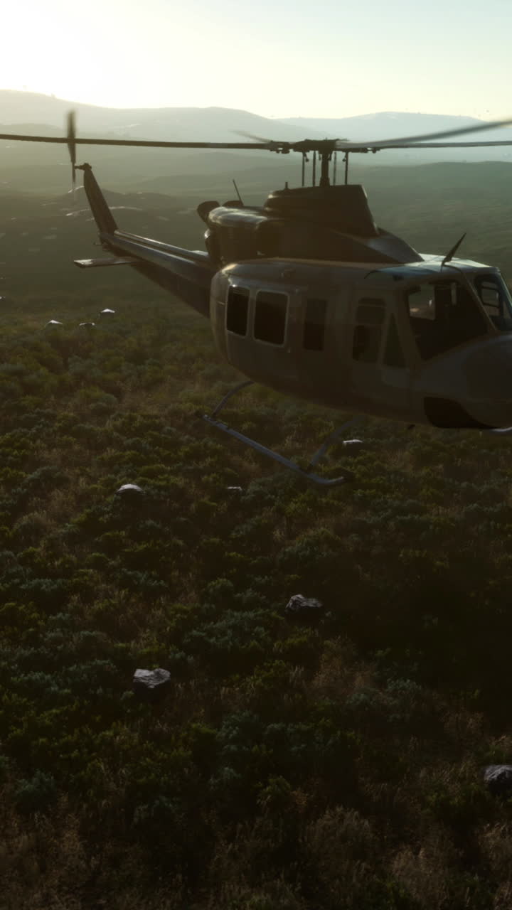 헬리터가  위를 날고 있다