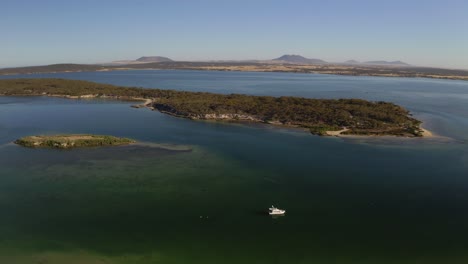 Aerial-drone-view-of-the-pristine-blue-waters-of-Coffin-Bay,-South-Australia