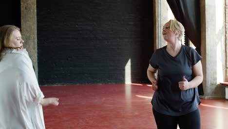 Women-dancing-indoors