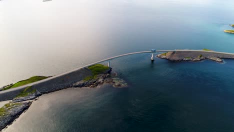 imágenes aéreas de la carretera del océano atlántico noruega