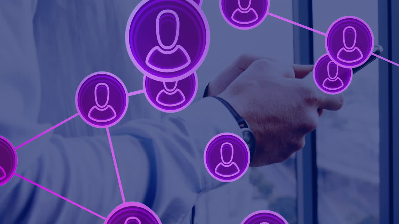 animación de la red de conexiones con iconos sobre el hombre caucásico usando un teléfono inteligente