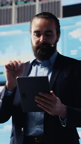 vertical video motivational speaker and businessman presents speech to engaged crowd