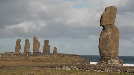 Die-Mystischen-Statuen-Der-Osterinsel