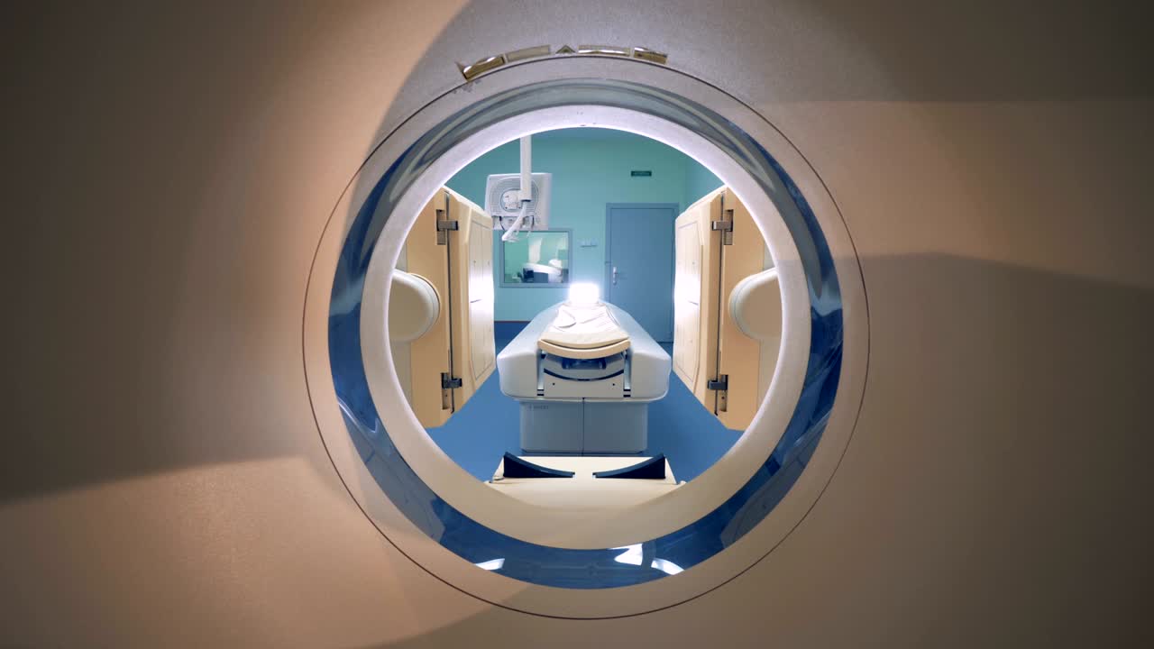 un escáner de mascotas de resonancia magnética vacío. 4k.