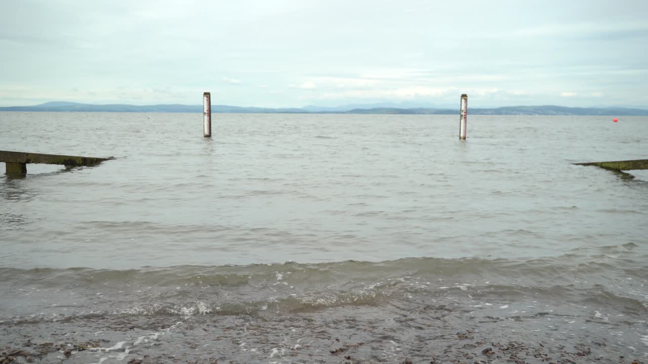 모레캠브 만은 뜨거운 날씨와 기분이 좋지 않은 저녁에