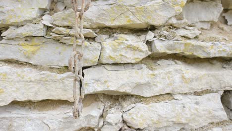 the white stone rocks on the side of the mountian