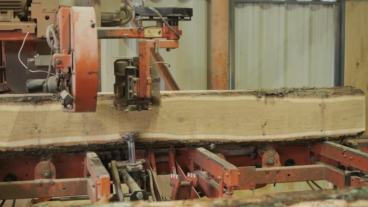 Industrial Sawmill Machine Cutting Large Log into Lumber