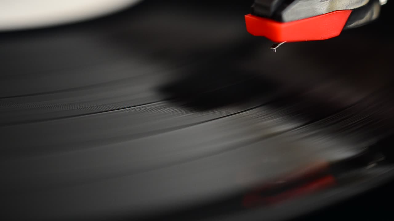 Platespiller. Nål på en vinylplate.