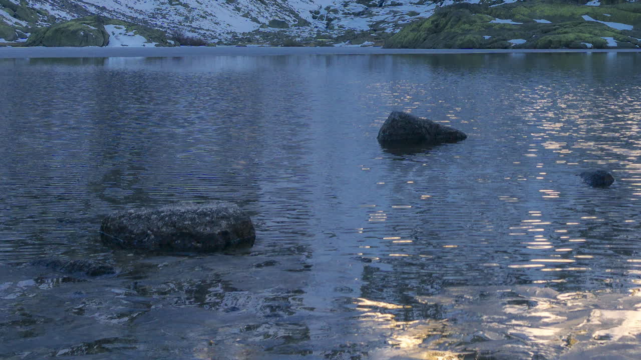 그레도스 산의 겨울 일출