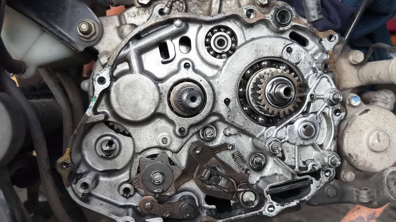 motor de motocicleta desmontado