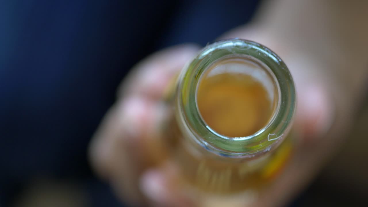 primer plano de un cuello de botella