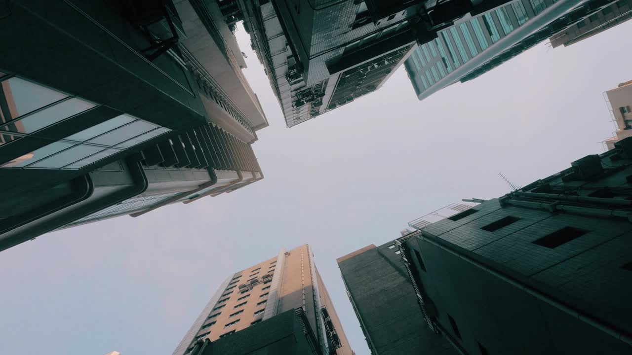 rascacielos vistos desde el suelo