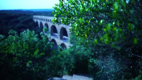 Antike-Römische-Wasserleitung-In-Der-Natur-In-Frankreich