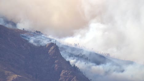 Fuego-De-Calwood-Ardiendo-En-La-Cordillera-Frontal-Del-Norte-De-Colorado