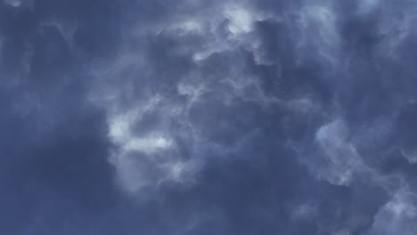 Gewitter,-Dunkle-Ominöse-Regenwolken