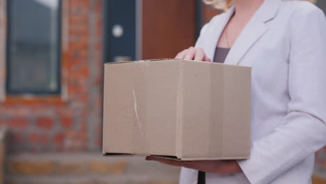 Postman-Brings-Parcel-To-The-House-Of-The-Semi-Ad-The-Woman-Picks-It-Up-On-The-Doorstep-Of-The-House