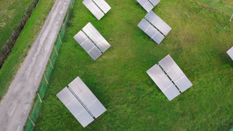 Solar-panels-in-the-mountain-region