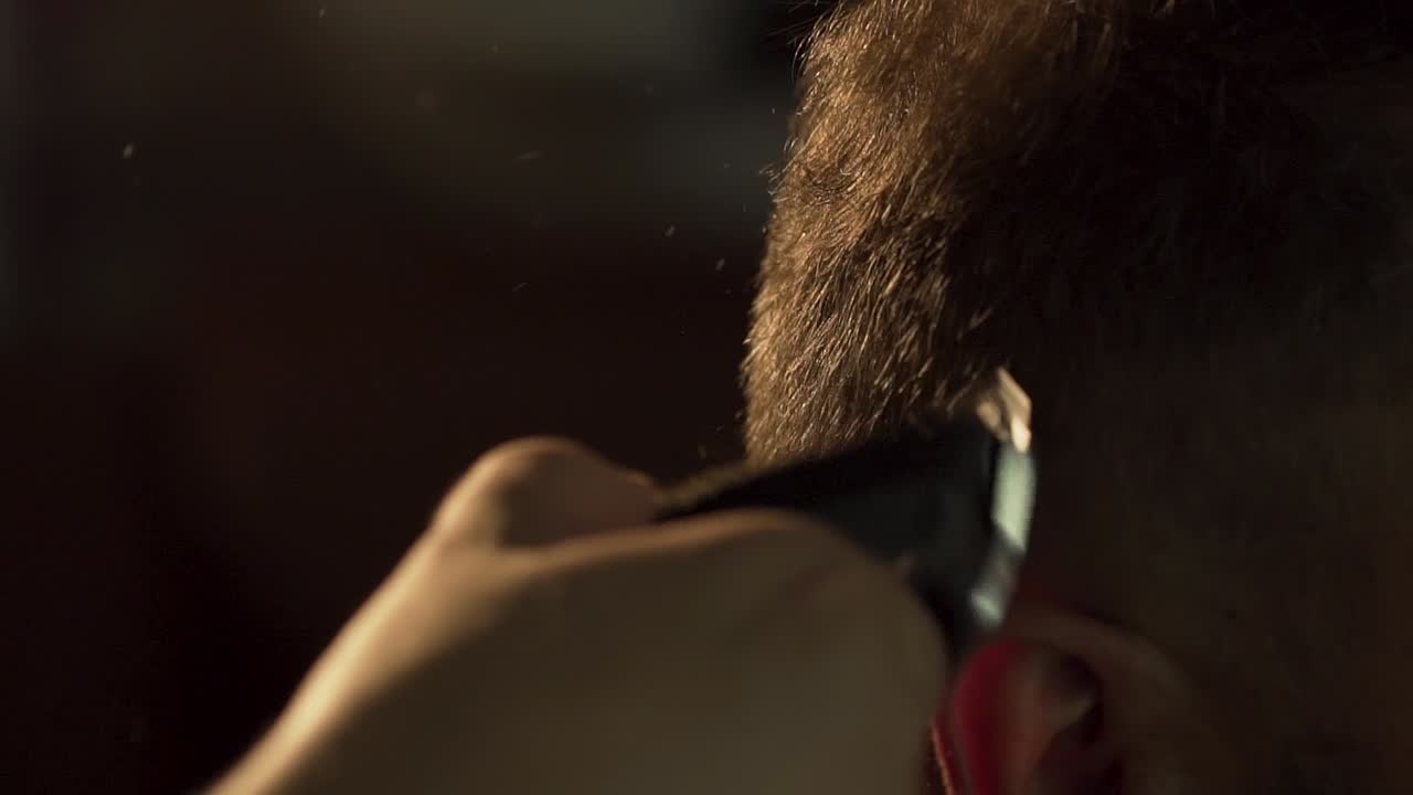 머리카락을 잘라가는 남자