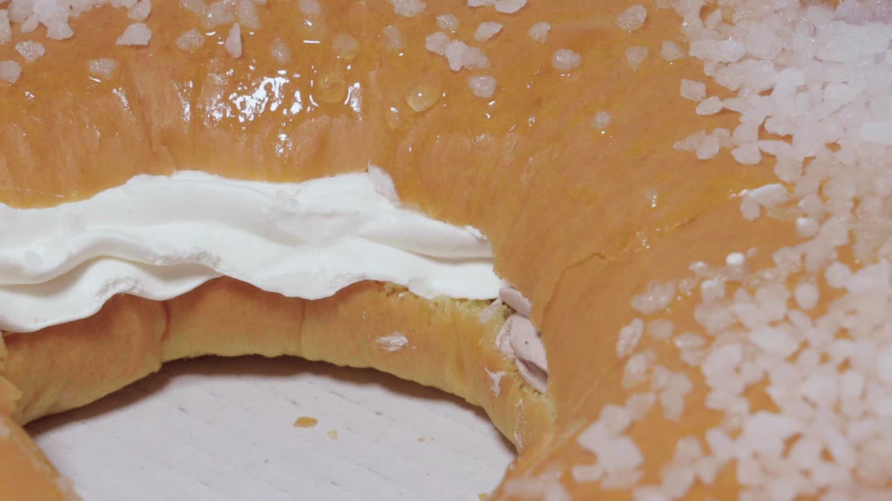 roscon 패스트리, 설탕에 절인 과일에서 크림 채우기까지 극단적인 근접 촬영 기울기