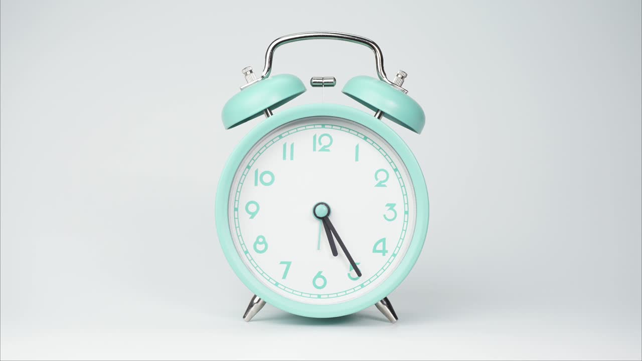 시간 지연, 파란 알람 시계는 시간의 흐름을 보여줍니다.