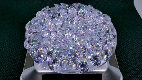 lote de diamantes blancos naturales brillantes de forma redonda girando con fuego alto