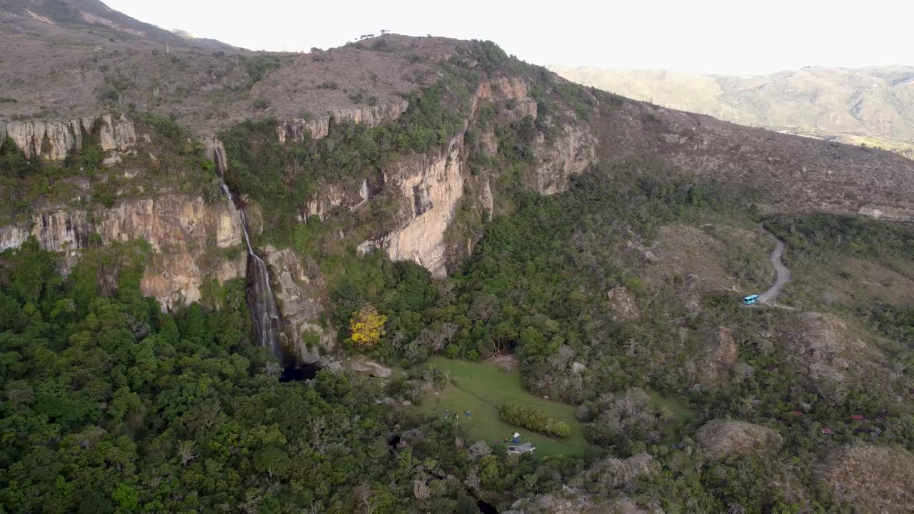 베네수엘라 라라 주에 위치한 카스카다 델 비노의 정면 공중 촬영