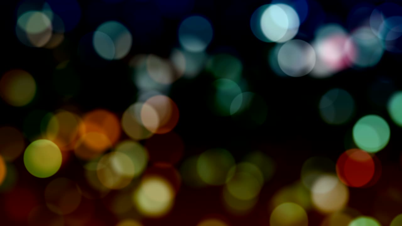 fondo bokeh - luces brillantes en movimiento, reflejos de luz desenfocados en bucle - video de stock