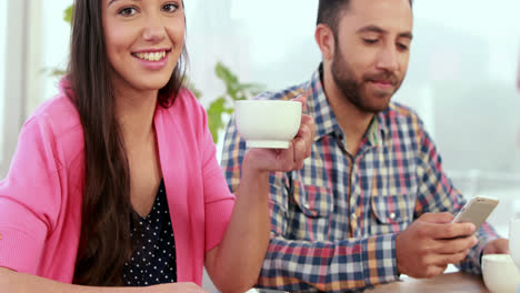 equipo de negocios creativos teniendo una reunión